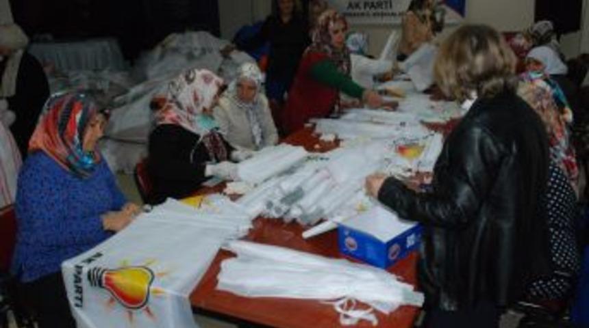 AK Partili Kadınlar Başbakan I&ccedil;in Sokak Ve Caddeleri S&uuml;sledi