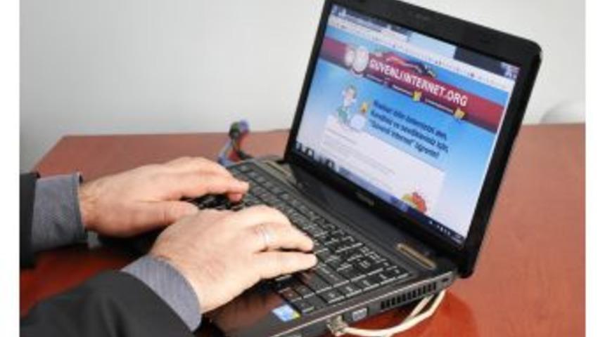 'G&uuml;venli Hayat, G&uuml;venli İnternet Ve Sosyal Medya' Konferansı D&uuml;zenlendi