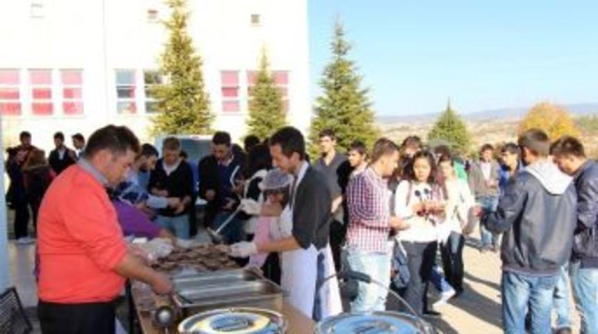 Gediz Meslek Y&uuml;ksekokulu'nda 2 Bin &Ouml;ğrenciye Aşure İkramı