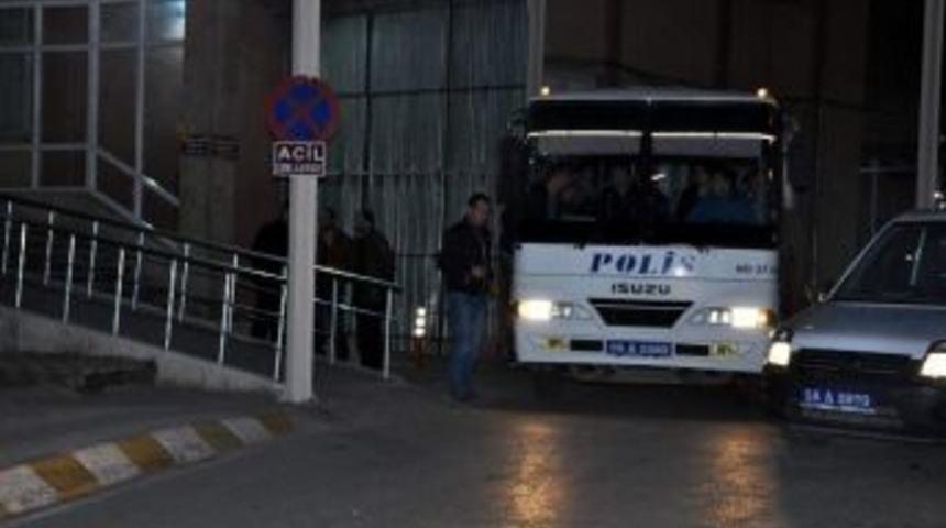 Cumhuriyet &Uuml;niversitesi'nde Gerginlik S&uuml;r&uuml;yor: 25 G&ouml;zaltı