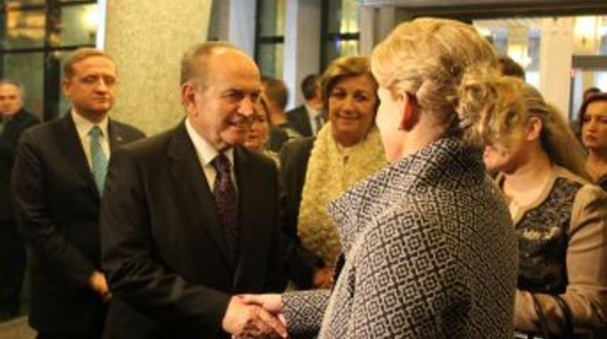 Kadir Topbaş, Lumnije Tha&ccedil;i Ile Otistik &Ccedil;ocukları Konuştu