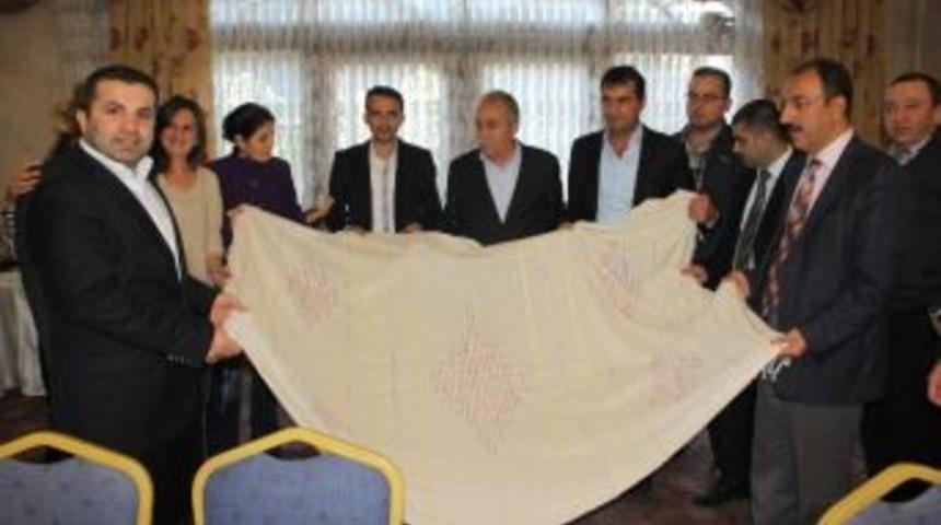 Gen&ccedil;lerin Ve Kadınların Fakı'baba'sı