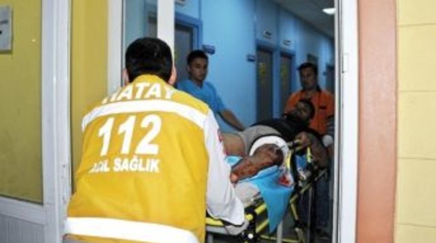 Yaralı Suriyeliler Reyhanlı Devlet Hastanesine Getirildi