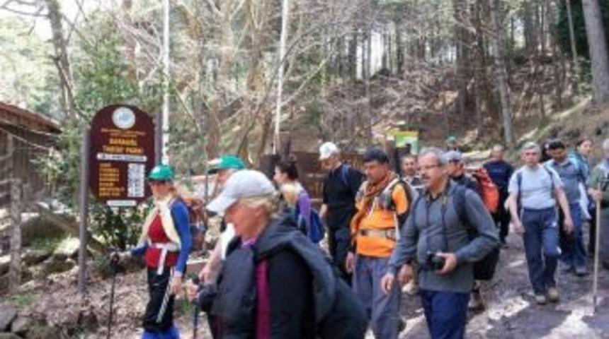 İzmir Karşıyaka Dağcılık Kul&uuml;b&uuml; Bornova &Ccedil;ami&ccedil;i K&ouml;y&uuml;'nden Karag&ouml;l'e Y&uuml;r&uuml;yecek
