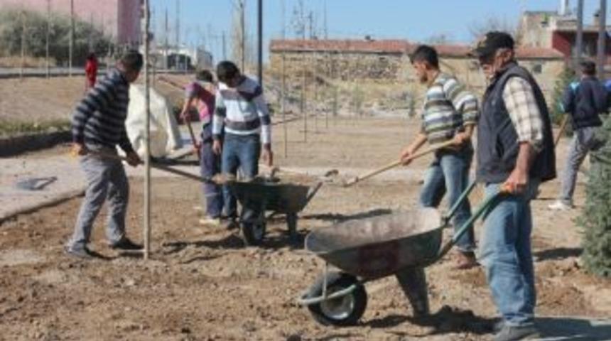 Yeni Toki Bloklarında &Ccedil;ocuk Oyun Alanı Ve Dinlenme Parkı Yapıldı