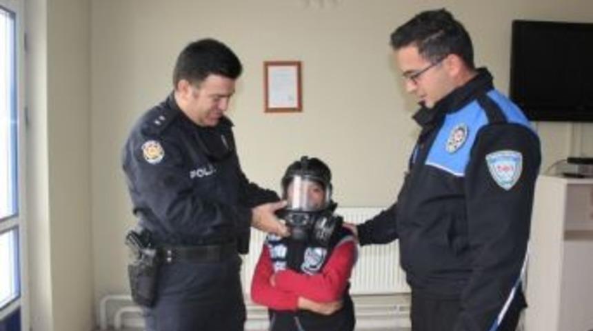 34 &Ccedil;ocuk Polislik Mesleğini Merkezinde Tanıdı