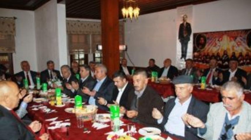 Başkan &Ouml;zden, Muharrem Ayı Nedeniyle İftar Yemeği Verdi