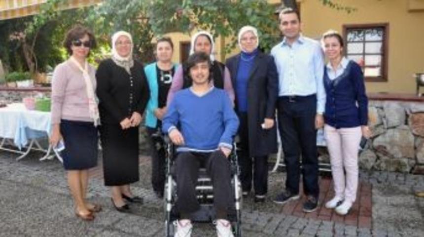Ge&ccedil;irdiği Kazanın Ardından Y&uuml;r&uuml;yemeyen Gence Fethiye Evi Sahip &Ccedil;ıktı