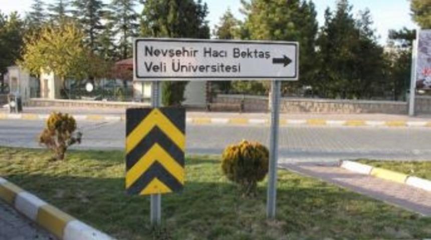 Karayolları Tarafından Yanlış Yazılan &Uuml;niversite Y&ouml;n Tabelaları Değiştirildi