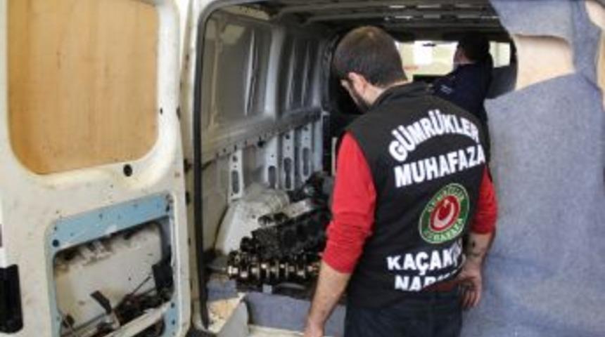 G&uuml;mr&uuml;kte 200 Bin Lira Değerinde Ka&ccedil;ak Oto Par&ccedil;ası Ele Ge&ccedil;irildi