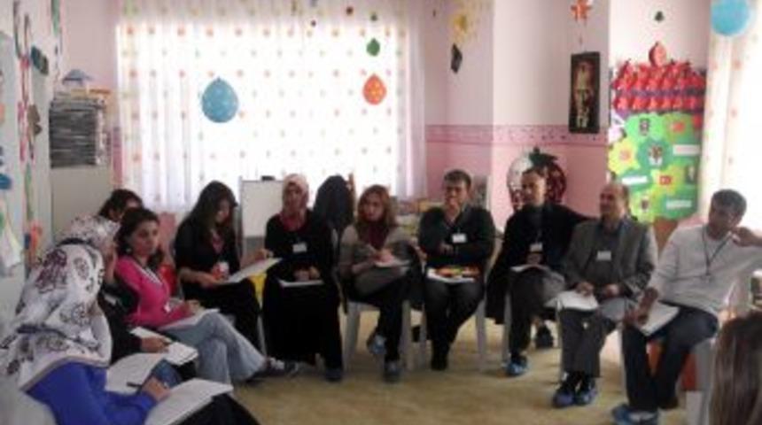 &Ouml;ğretmenlere 'oyun Terapisi' Eğitimi Verildi
