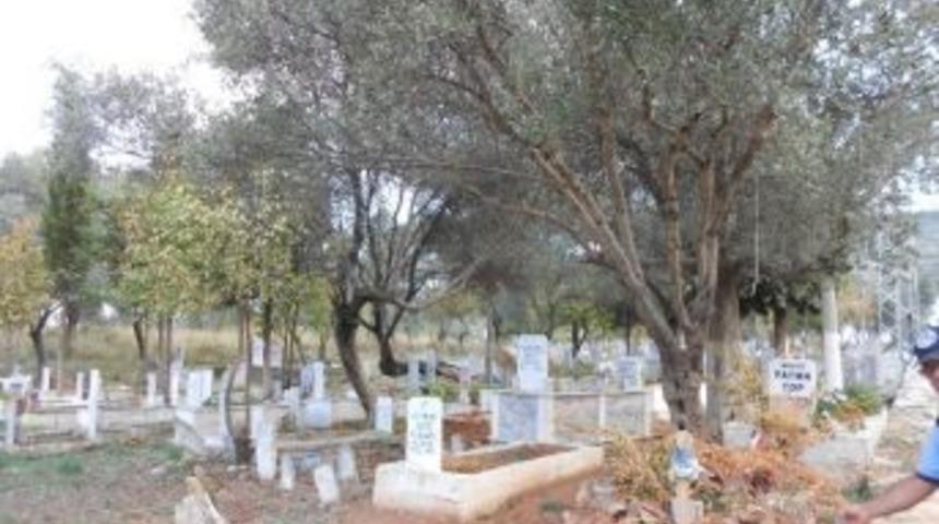 Kızılağa&ccedil; K&ouml;y&uuml; Mezarlığı&rsquo;nın Bakımı Yapıldı