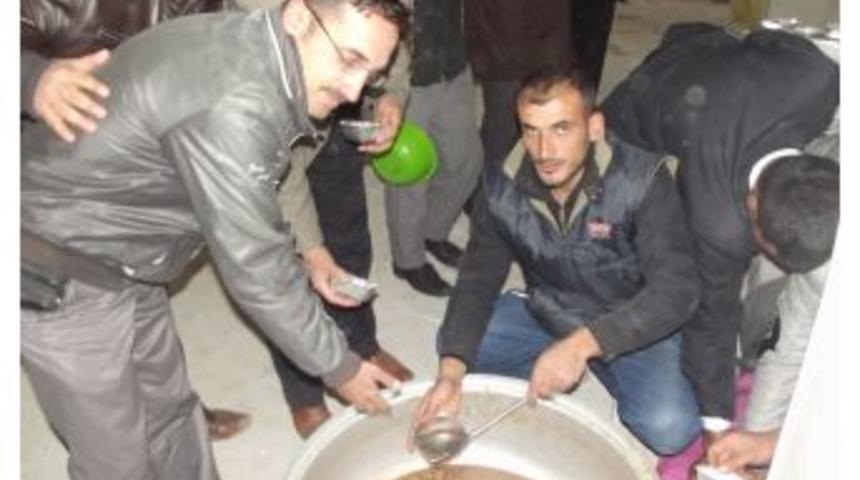 Erciş'te Damaklar Aşure Ile Tatlandı