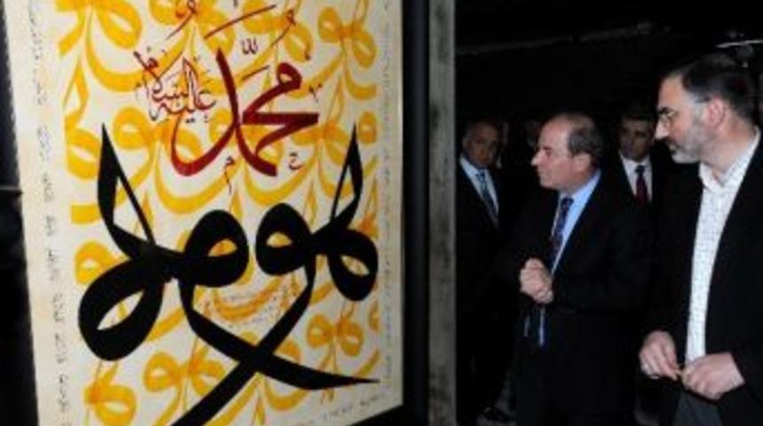 Vali &Ouml;zt&uuml;rk &ldquo;aşk-ı Nebi Sanat Olunca&rdquo; Sergisini Gezdi