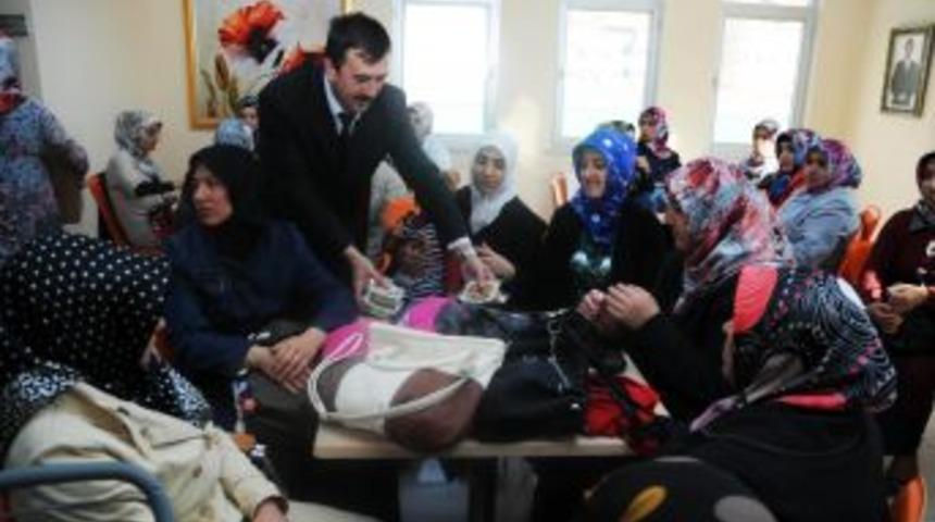 Pursaklar&rsquo;da Binlerce Kişi Aşure Yedi