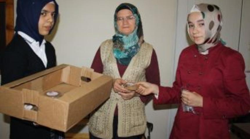 Vize İmam Hatip Lisesi &Ouml;ğrencileri Aşure Dağıttı