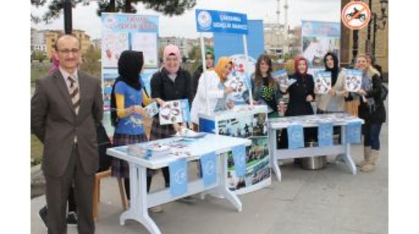 Çarşamba Gençlik Merkezi Aşure Dağıttı