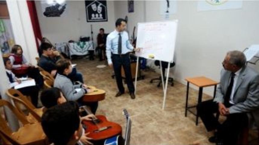 Sarıgöl Belediyesi’nden Gitar Kursu
