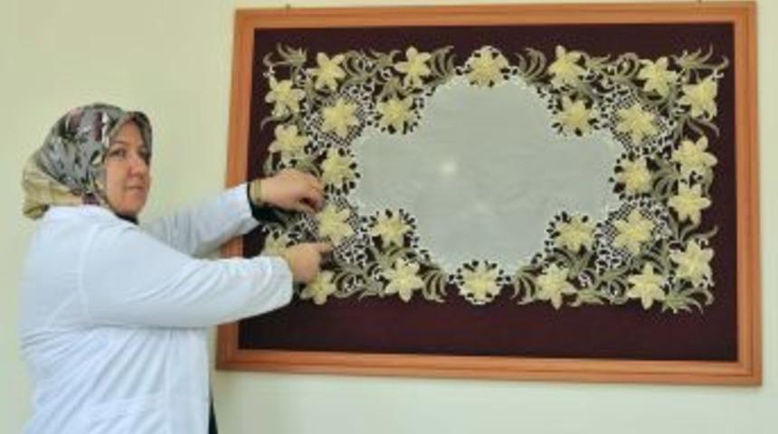 9 Aylık El Emeği Masa &Ouml;rt&uuml;s&uuml;, 6 Bin Liraya Alıcı Bekliyor