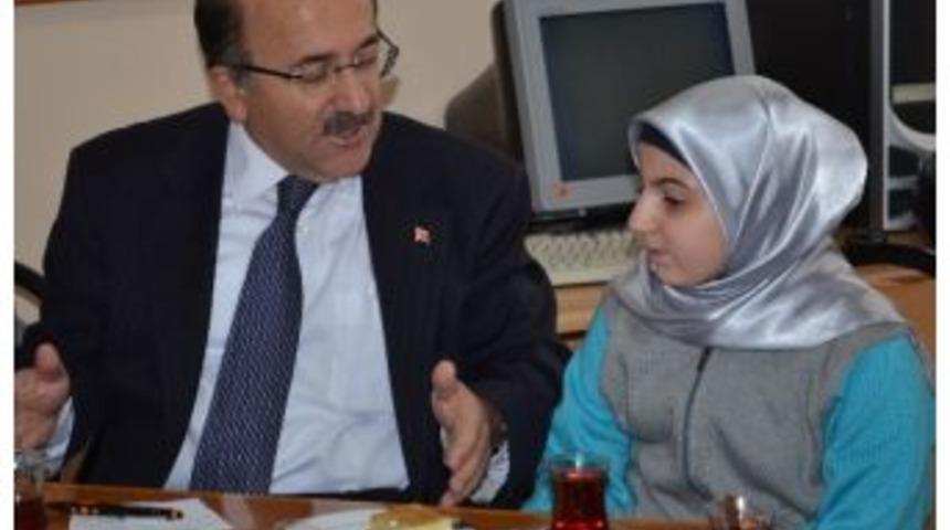 Baş&ouml;rt&uuml;l&uuml; Minik &Ouml;ğrenci, Başkan G&uuml;mr&uuml;k&ccedil;&uuml;oğlu&rsquo;ndan Okuluna Mescit Yapılmasını İstedi