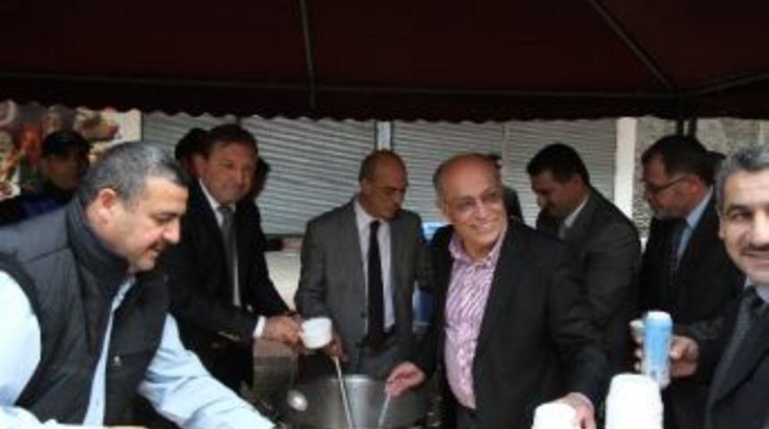 Alanya'da 5 Bin Kişiye Aşure Dağıtıldı