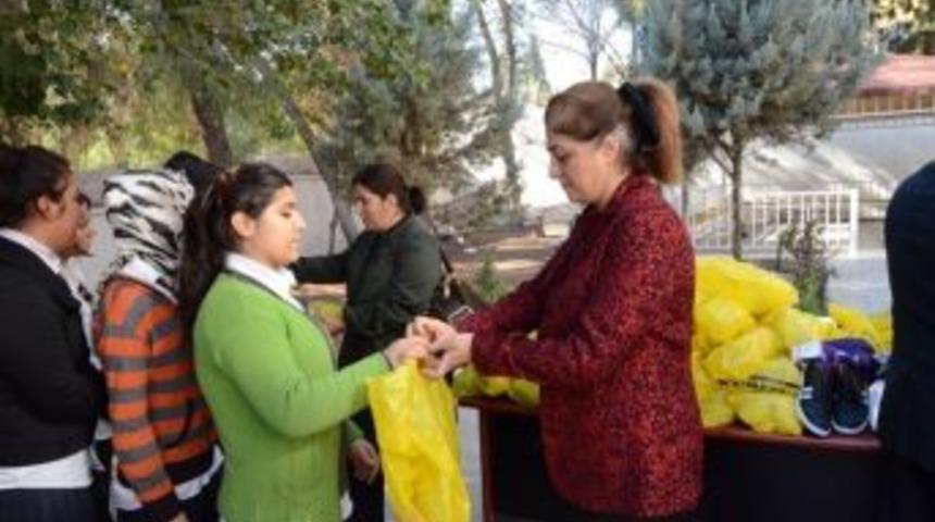 Başarılı &Ouml;ğrenciler &Ouml;d&uuml;llendirildi