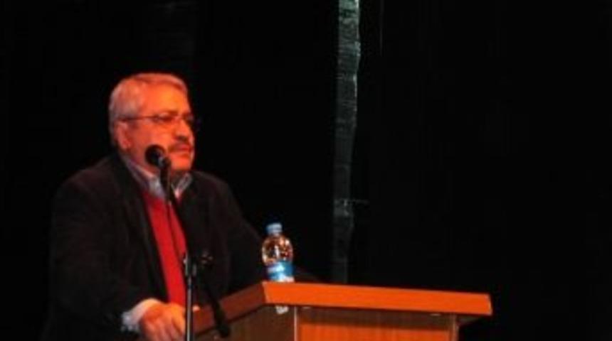 Korkuteli'nde "d&uuml;nden Bug&uuml;ne Elmalı" Konferansı D&uuml;zenlendi