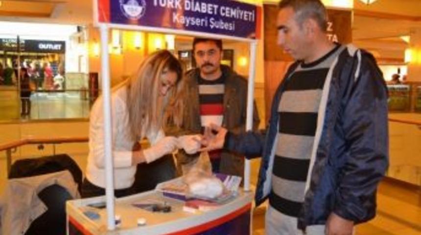 T&uuml;rk Diabet Cemiyeti Meysu Outlet'te
