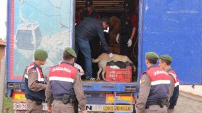 Ş&uuml;pheli Tır'dan 59 Suriyeli Ka&ccedil;ak &Ccedil;ıktı