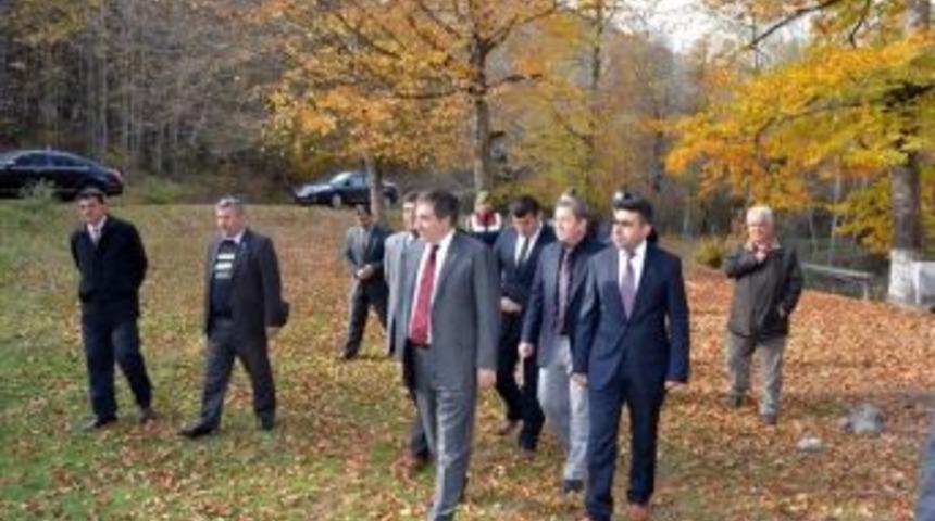 K&uuml;&ccedil;&uuml;k, Yenice İncelemelerde Bulundu