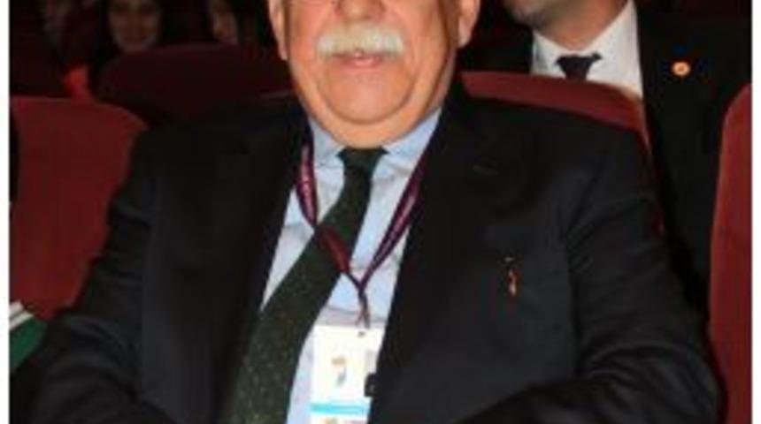 Bakan Avcı, Moderat&ouml;rl&uuml;k Yaptı