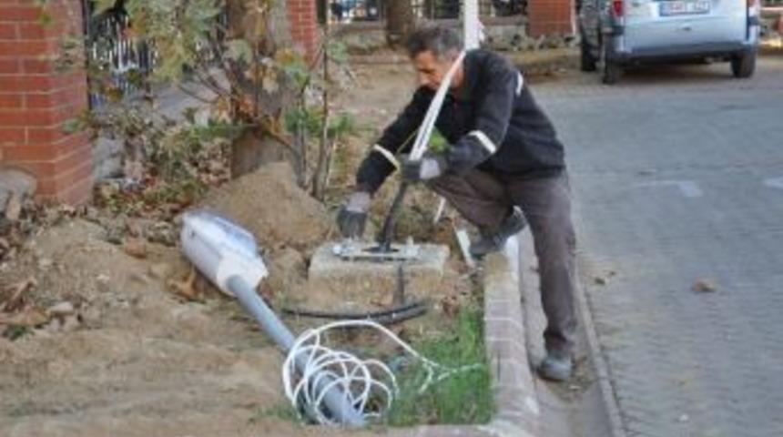 K&ouml;y Minib&uuml;sleri Garajı Aydınlatıldı