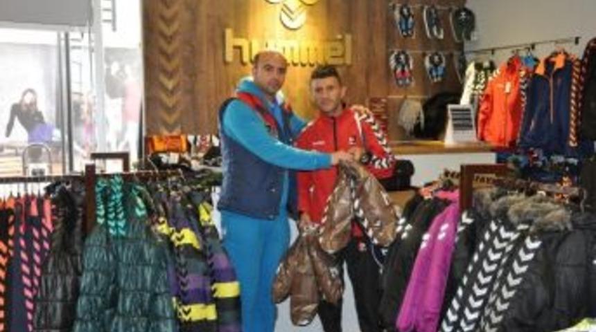 &Uuml;nl&uuml; Spor Giyim Firması Akın&rsquo;a Sponsor Oldu