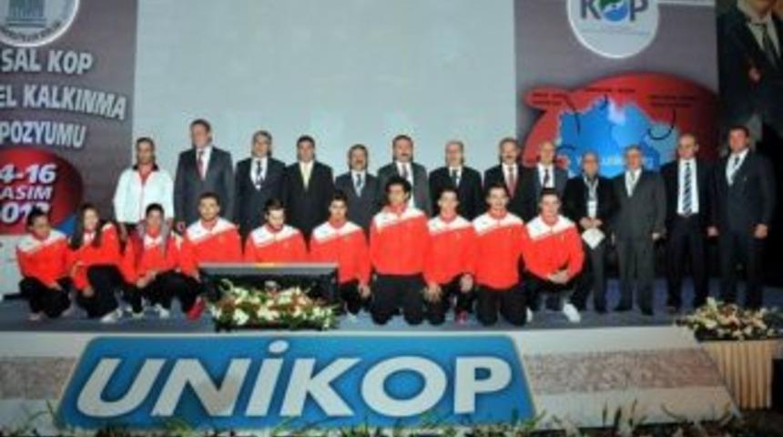 Sempozyumda Milli Takım S&uuml;rprizi