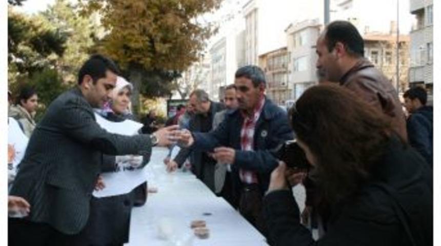 Ak Parti Nevşehir Teşkilatı Aşure Dağıttı