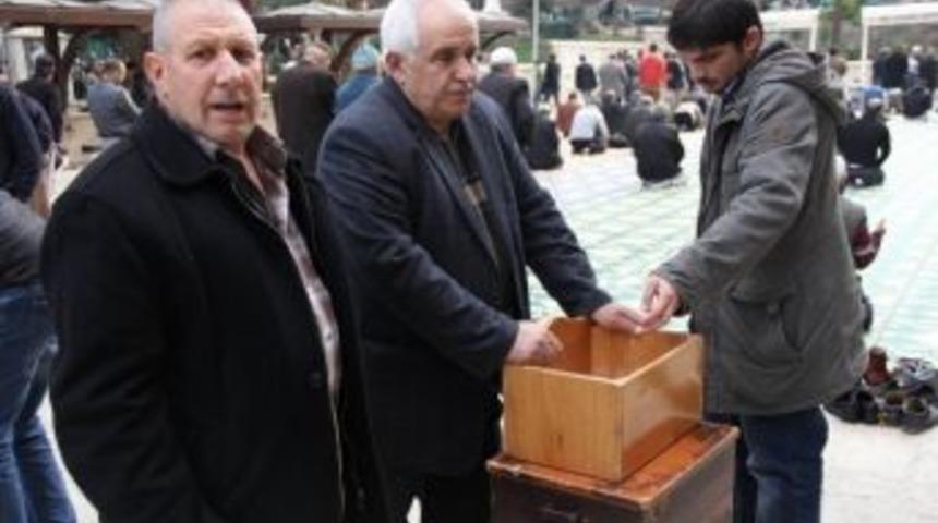 Filipinliler İ&ccedil;in Camilerde Yardım Toplandı