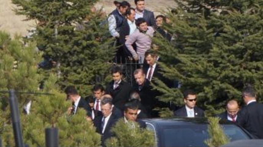 Başbakan Erdoğan, Cuma Namazını Nuryağdı Camii&rsquo;nde Kıldı