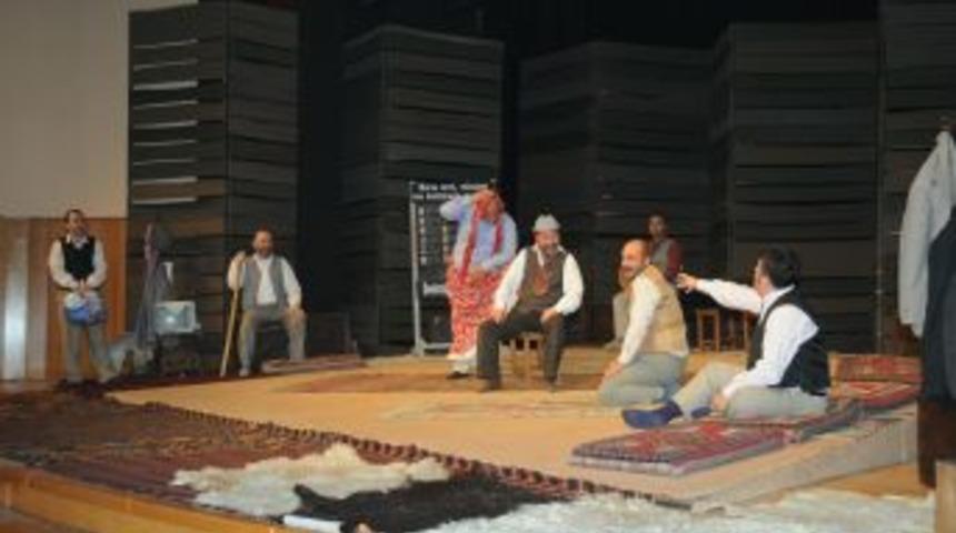 Adana Şehir Tiyatrosu &lsquo;Kamyon&rsquo; Ile Perde Diyor