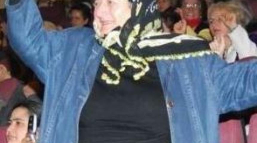 Edremit&rsquo;te T&uuml;rk Halk M&uuml;ziği Korosu Coşturdu