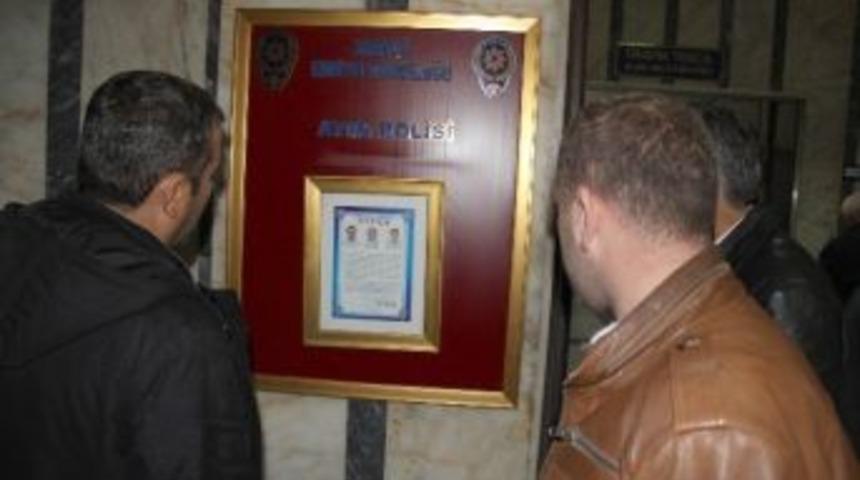 Aranan Şahsı Yakalayan Ekip 'ayın Polisi' Se&ccedil;ildi