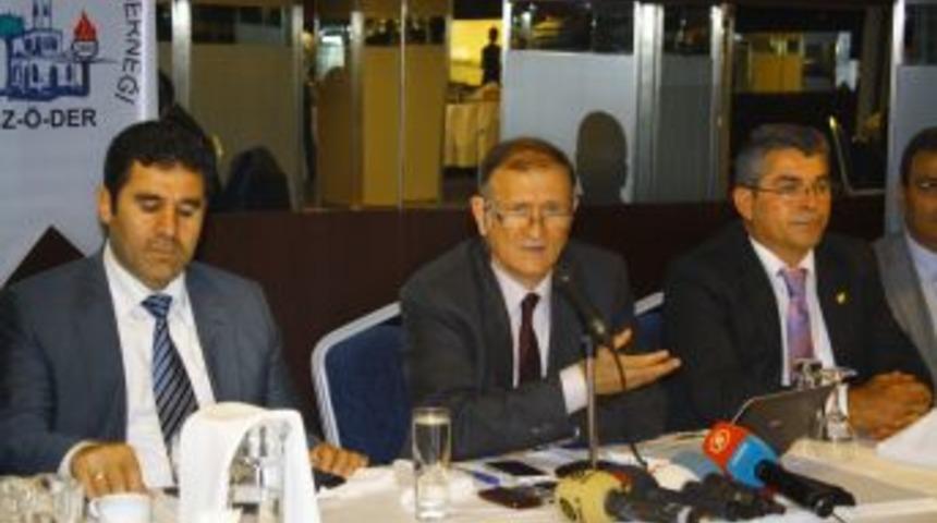 İzmir&rsquo;de 30 Dershane Kapatmaya Karşı Deklarasyon Yayınladı