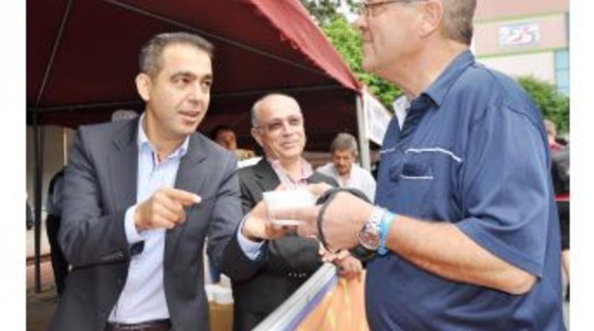 Alanya&rsquo;da Turistlere Aşure Dağıtıldı