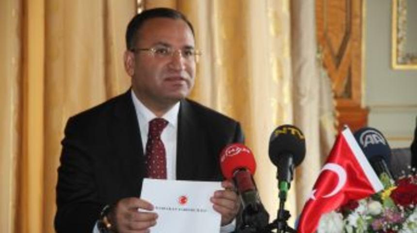 Bozdağ: Yeni Anayasanın &Ouml;n&uuml;n&uuml; Uzlaşma Komisyonu Kapamıştır