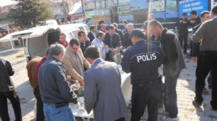 Naci Baydemir &Ouml;ğrenci Yurdu Aşure Dağıttı