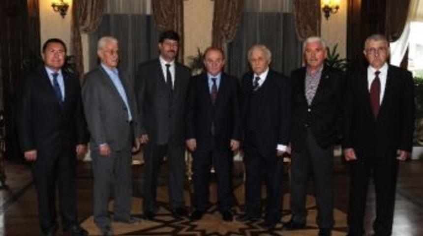 Korkuteli Eğitim K&uuml;lt&uuml;r Ve Sağlık Vakfı&rsquo;ndan Vali &Ouml;zt&uuml;rk&rsquo;e Ziyaret