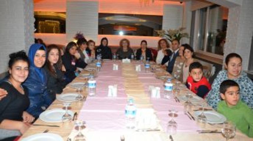 Yuvada Kalan &Ccedil;ocukların Doğum G&uuml;n&uuml; Sevinci