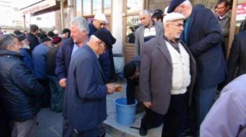 Yozgat&rsquo;ta Cuma Namazı Sonrası Filipinliler I&ccedil;in Yardım Toplandı