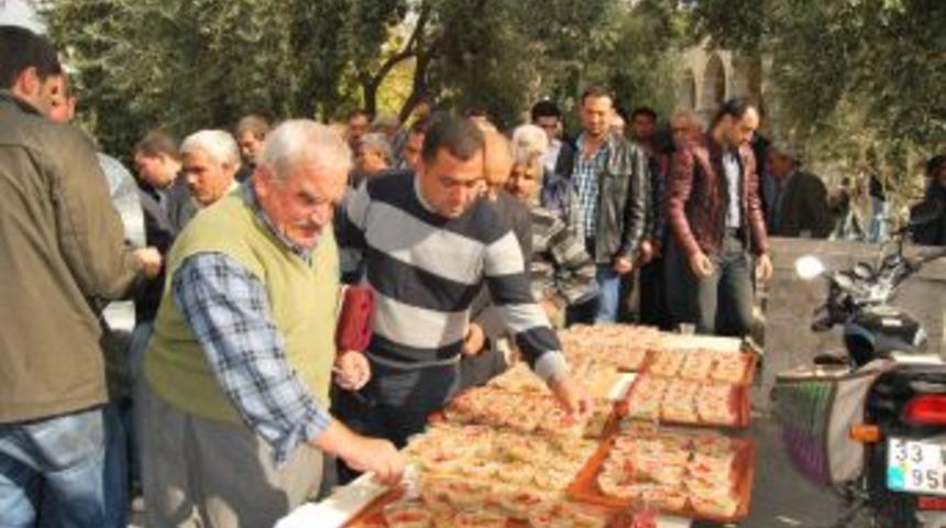 Mutlu Koleji 3 Bin Kişiye Aşure Dağıttı