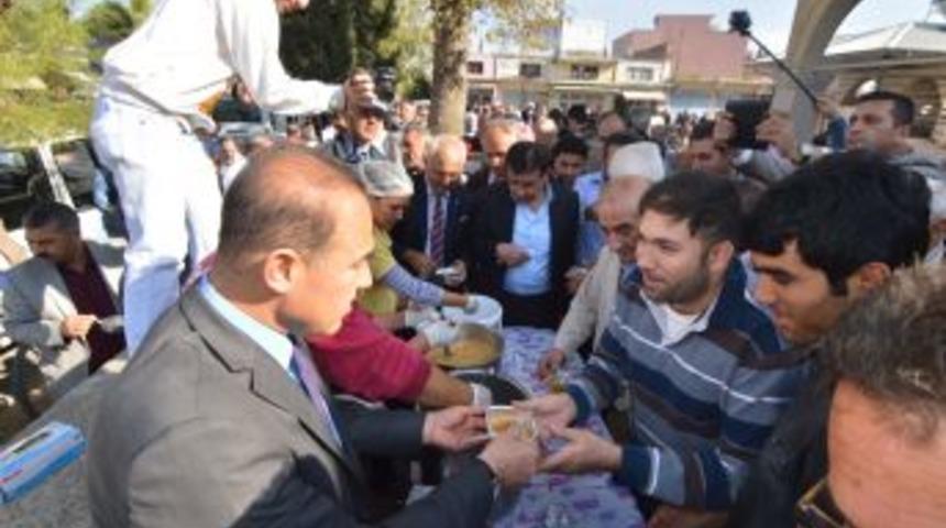 Ceyhan Belediyesi 3 Bin Kişiye Aşure Ikram Etti