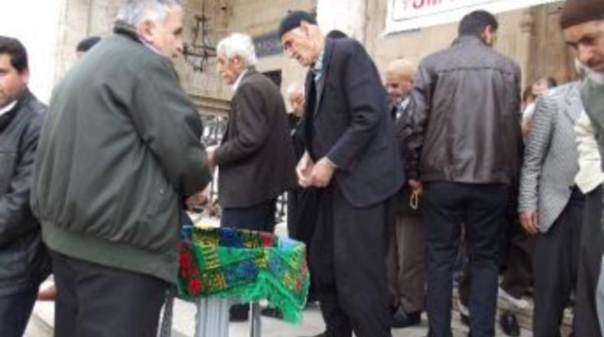 Malatya'da Filipinler İ&ccedil;in Yardım Toplandı